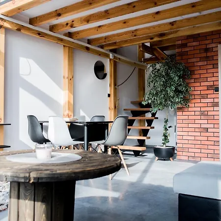 Totutaj Wejsuny - Klimatyczne Domki Z Basenem